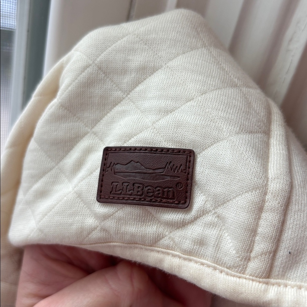L.L. Bean Women's Off-White Quilted Hoodie, Size L - Picture 4 of 9